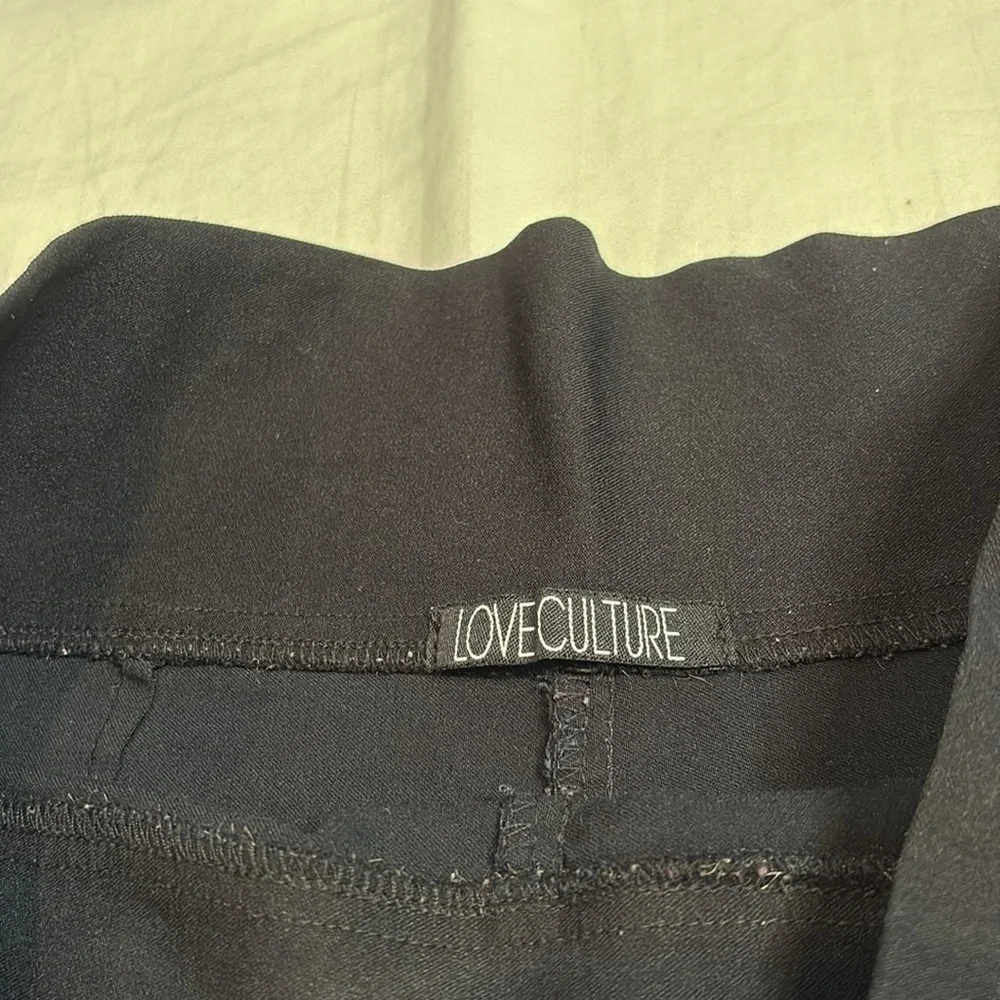 Love Culture Black High Waist Pull On Shorts with Panels in the Back. Large